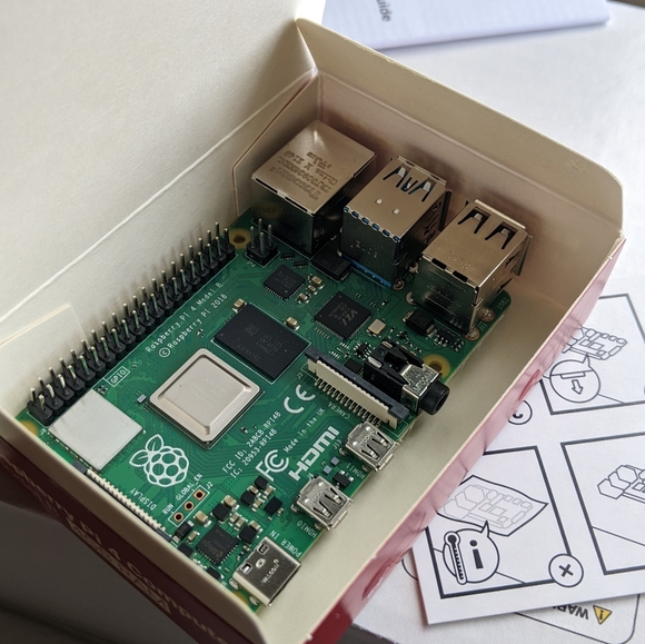 Raspberry Pi 4 Model B 4GB Starter Kit - Picture 8 of 11